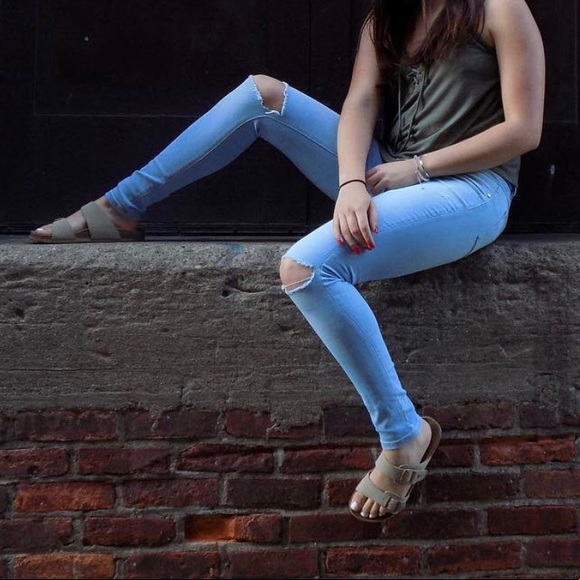 High Waisted Ripped Jeans - Picture 6 of 6